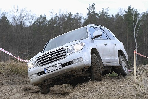 Toyota Land Cruiser V8 - Nowy król bezdroży