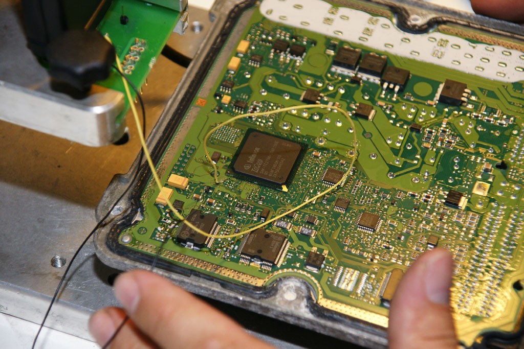 Jak dobrać się do zabezpieczonego sterownika silnika?