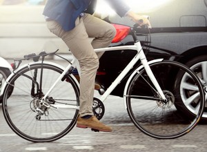 Pijany rowerzysta doprowadził do kuriozalnej kolizji