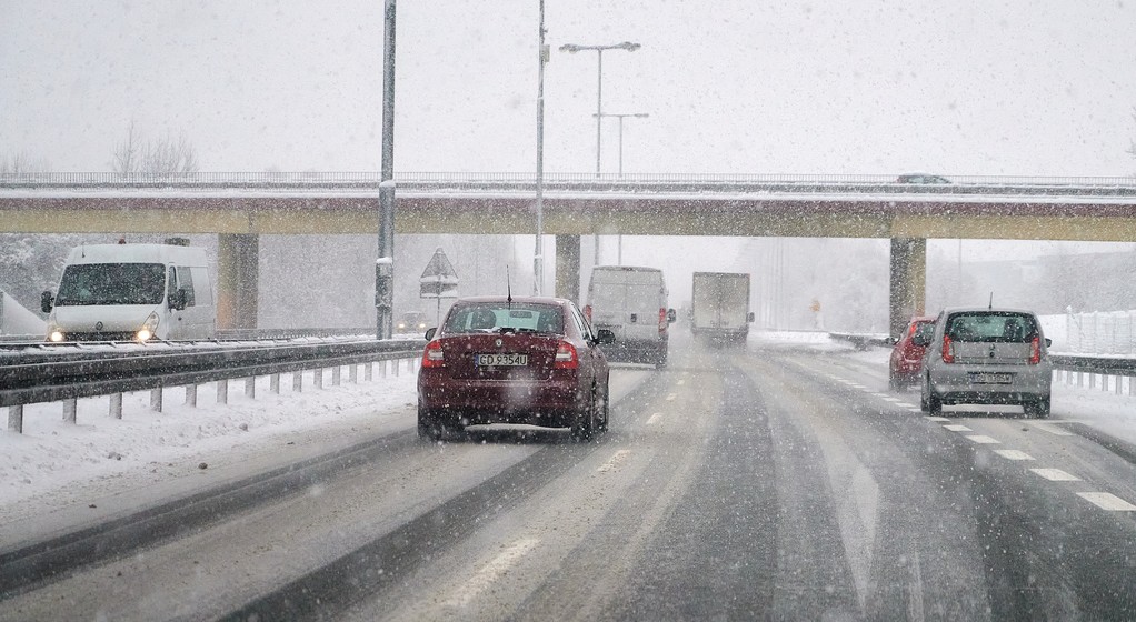 Niebawem spadnie śnieg. Warunki na drogach staną się bardzo trudne