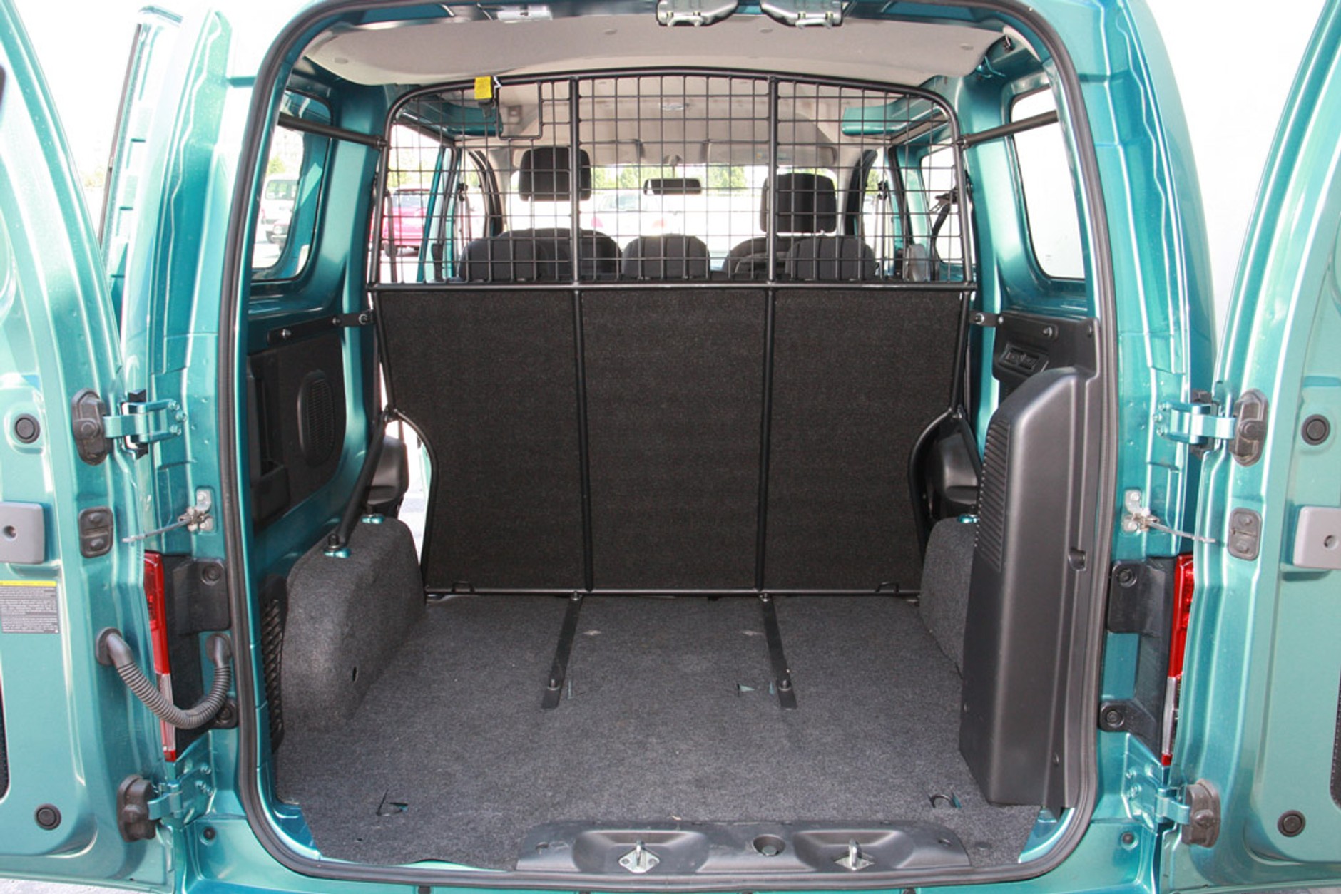 Nissan NV 200: nie rodzinny van, lecz typowy dostawczak