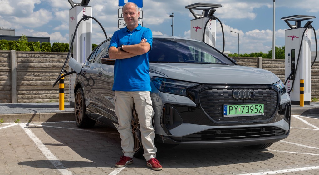 Szybkie ładowarki to "must have" podczas podróży autem elektrycznym