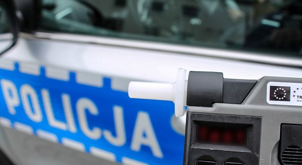 Chciał przekupić policjantów. Właśnie dowiedział się, co mu za to grozi