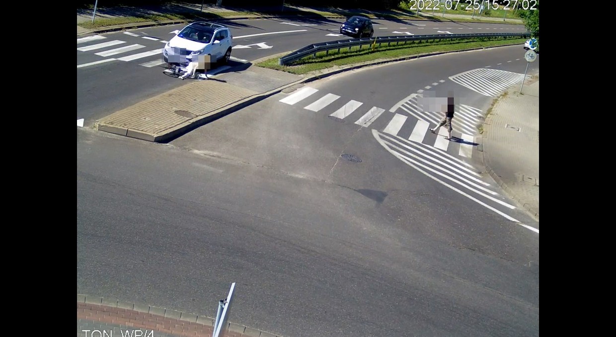 Bez namysłu wjechała rowerem na przejście. Finał był fatalny [Nagranie]