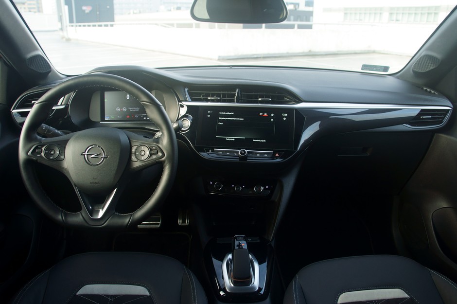 Opel Corsa – elektryk vs. spalinowiec. Który lepszy do miasta?