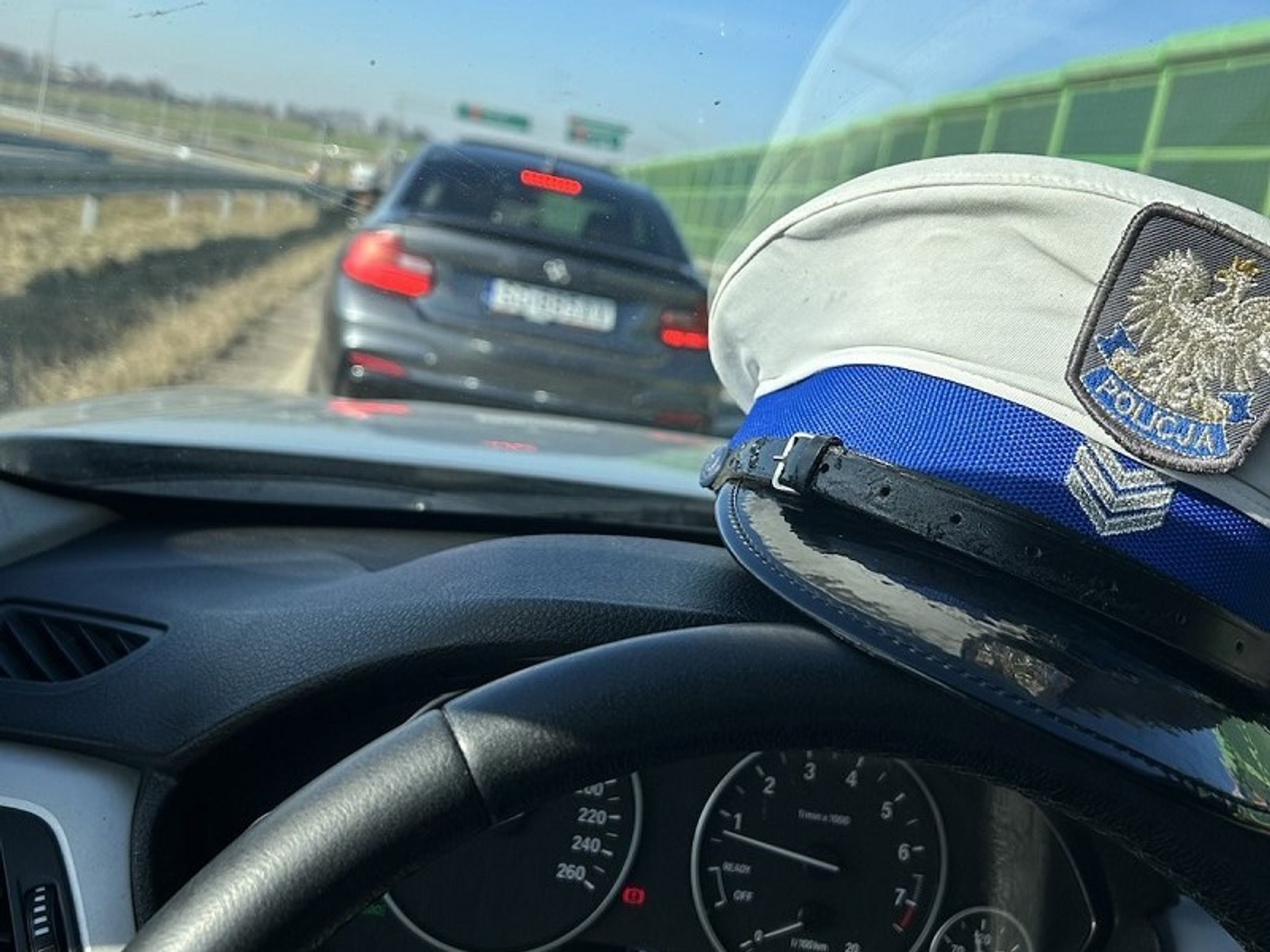 Pędziła 212 km/k "krajówką". Spieszyła się "do adwokata"