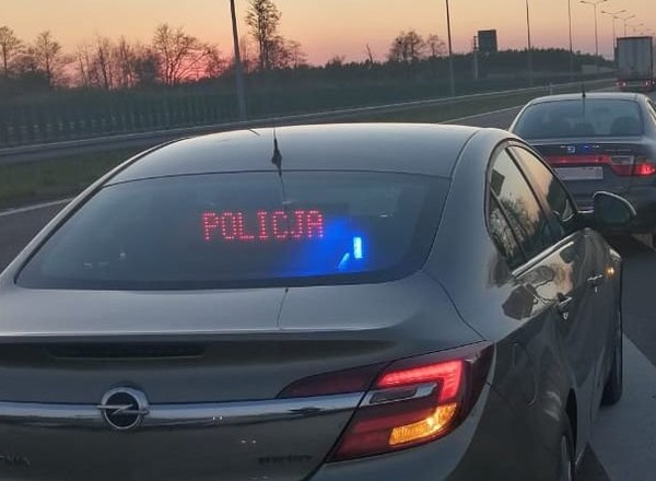 Zatrzymała się na drodze ekspresowej, by nakarmić dziecko!