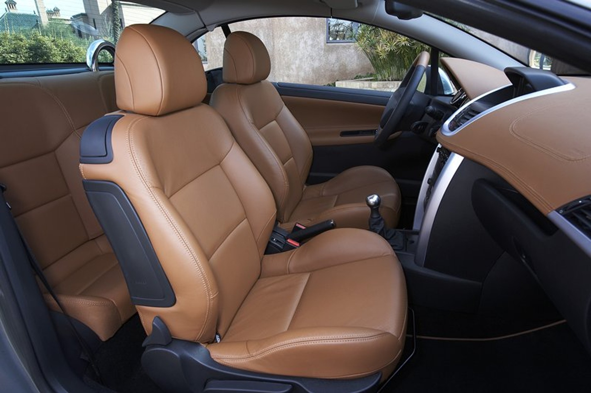 Peugeot w Genewie: niebo nad głowami w nowym 207 CC