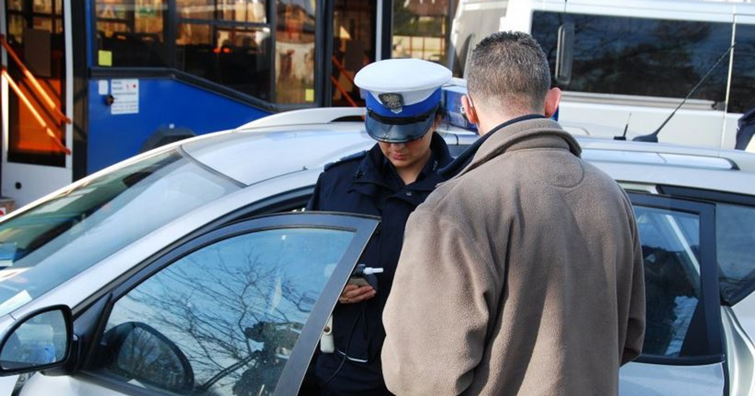 Obraz pochodzący z serwisu https://gliwice.policja.gov.pl/ka9/informacje/wiadomosci/388507,Policjanci-w-drodze-do-sluzby-zatrzymali-nietrzezwego-kierowce.html