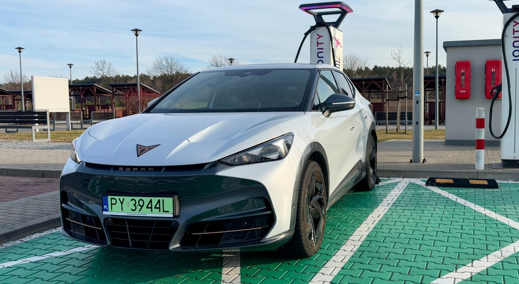 Ładowanie samochodu elektrycznego