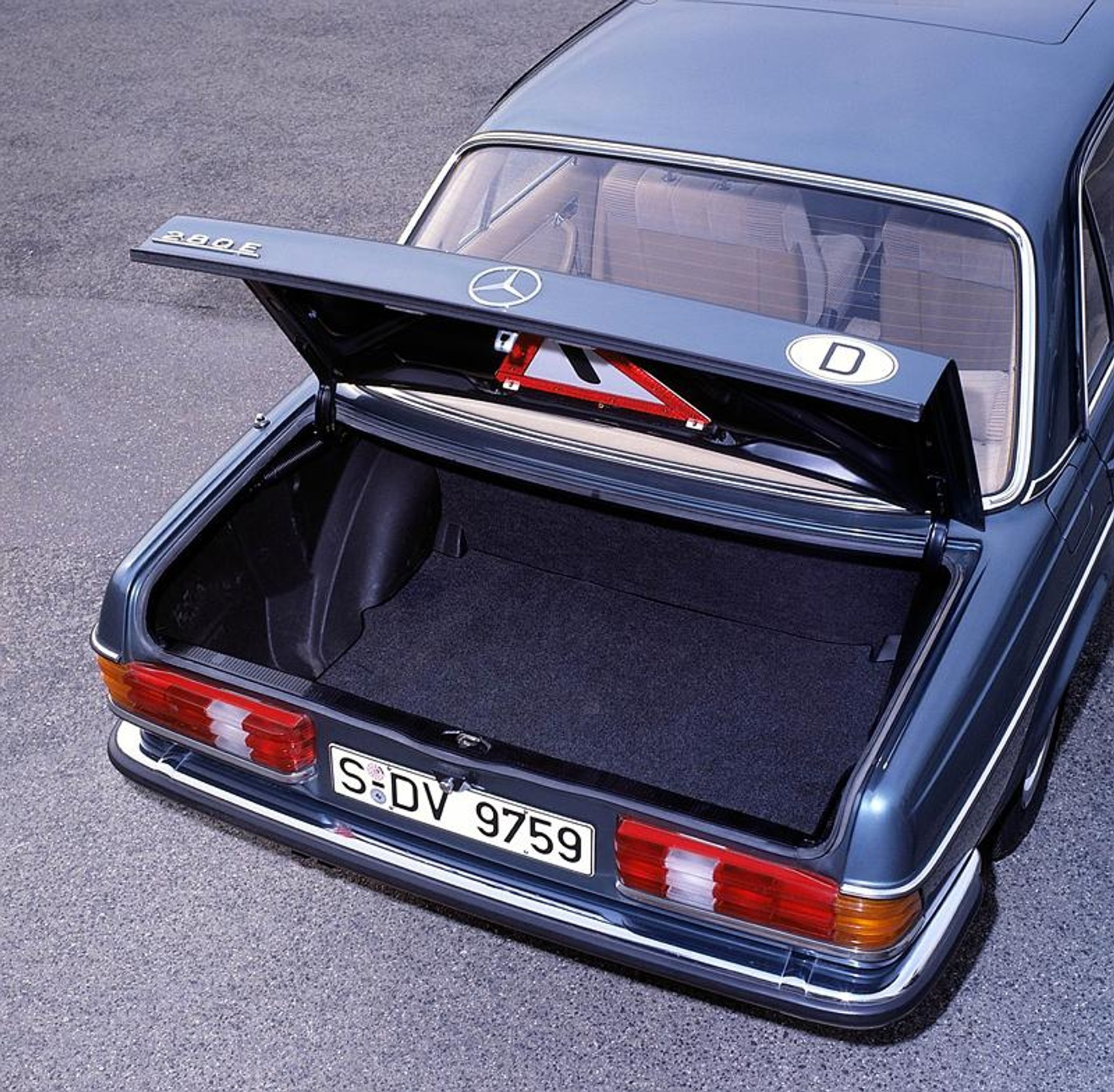 Mercedes-Benz E: historia gwiazdy klasy średniej wyższej (250 fotografii)