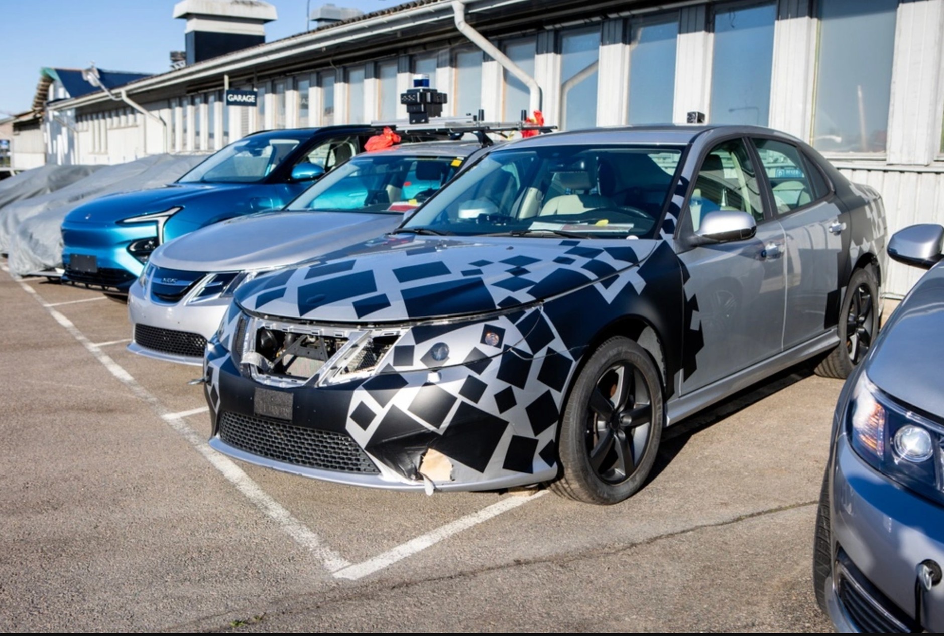 Zamaskowany prototyp auta elektrycznego z range extenderem.