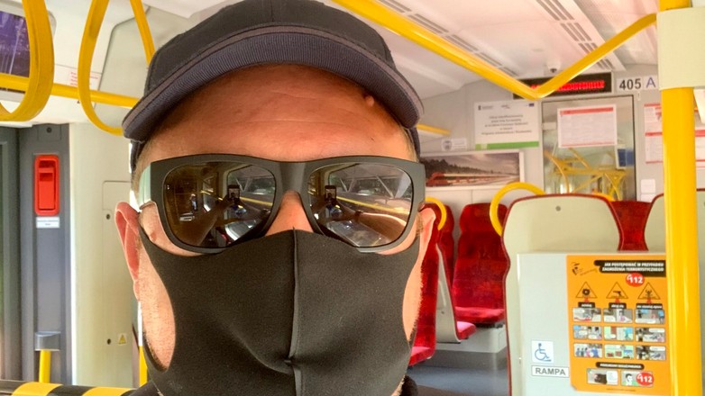 Obowiązkowa maseczka w komunikacji publicznej