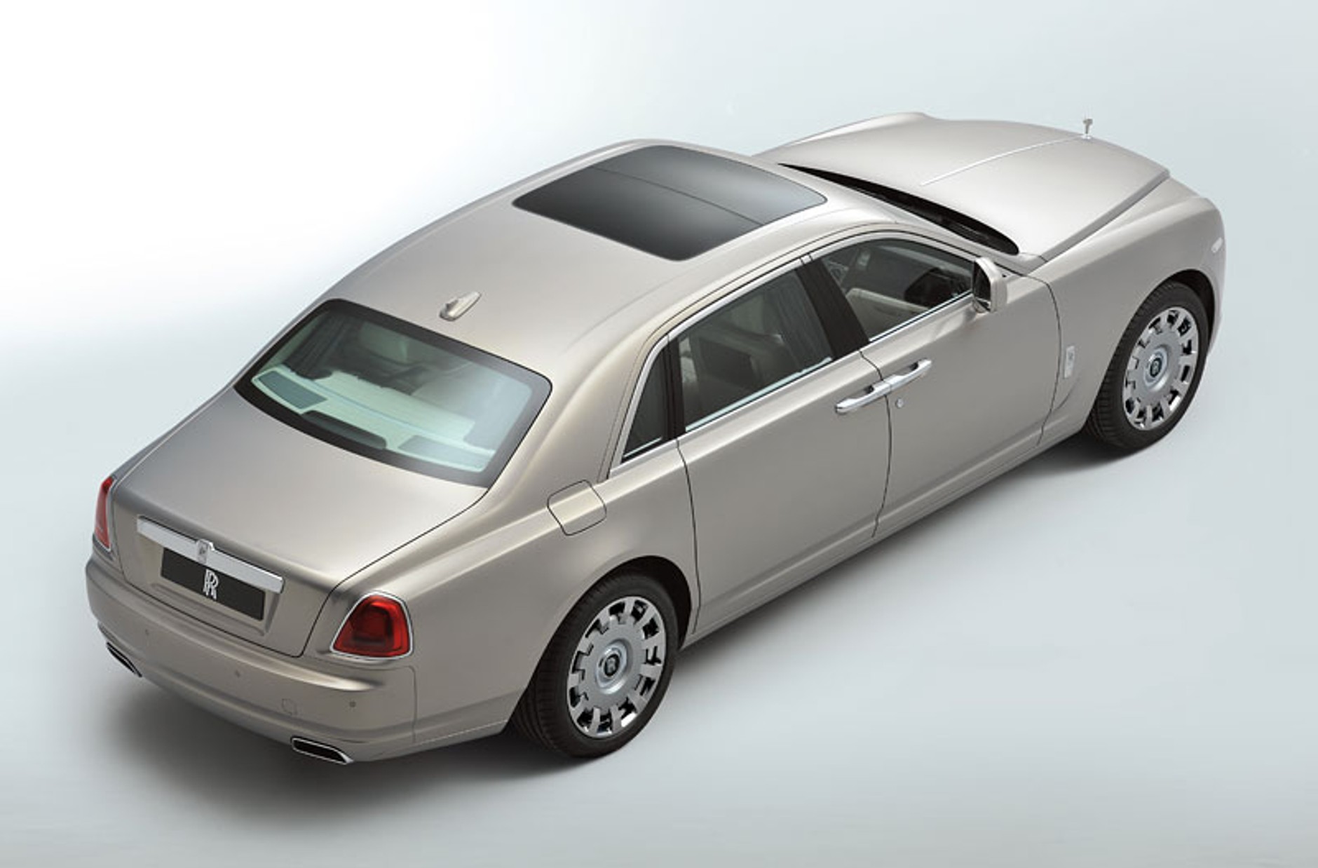 Rolls-Royce coraz dłuższy