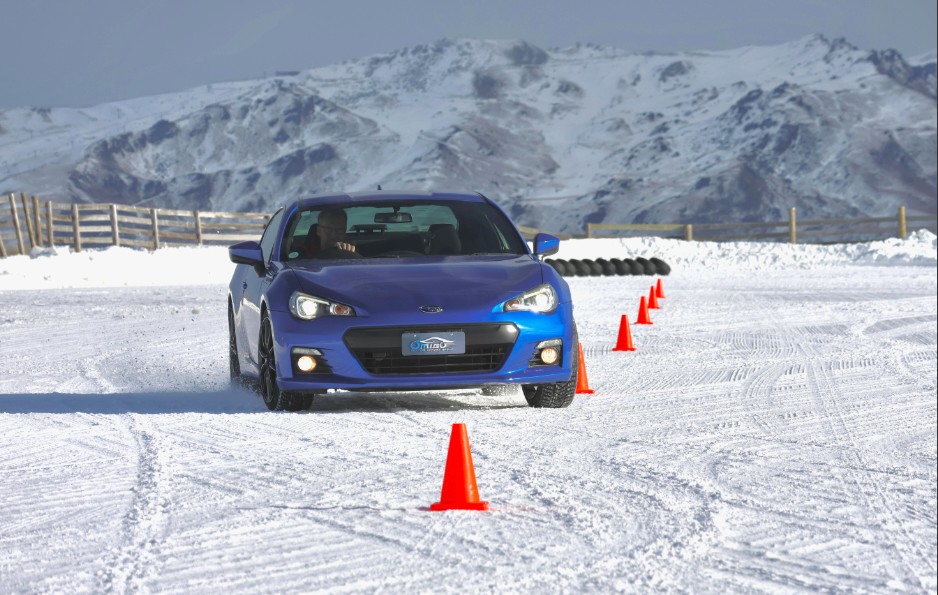 Najlepsze opony całoroczne do autsportowych – muszą sobie radzić również zimą