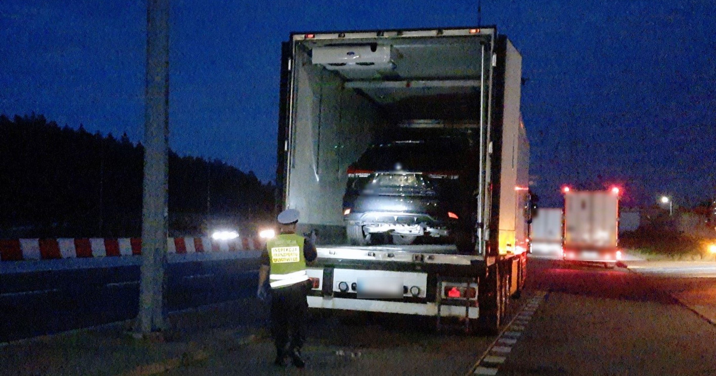 W naczepie-chłodni przewożono dwa skradzione samochody osobowe