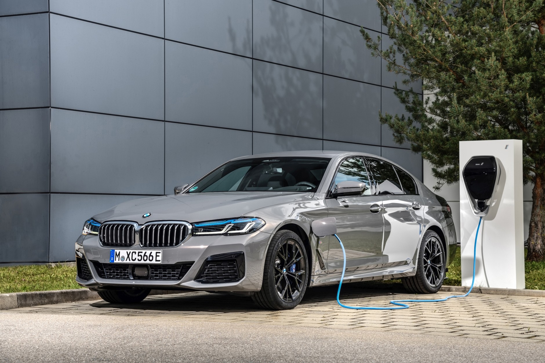 BMW 545e xDrive