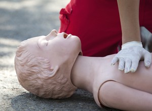 Jak udzielić pomocy osobie poszkodowanej w wypadku?