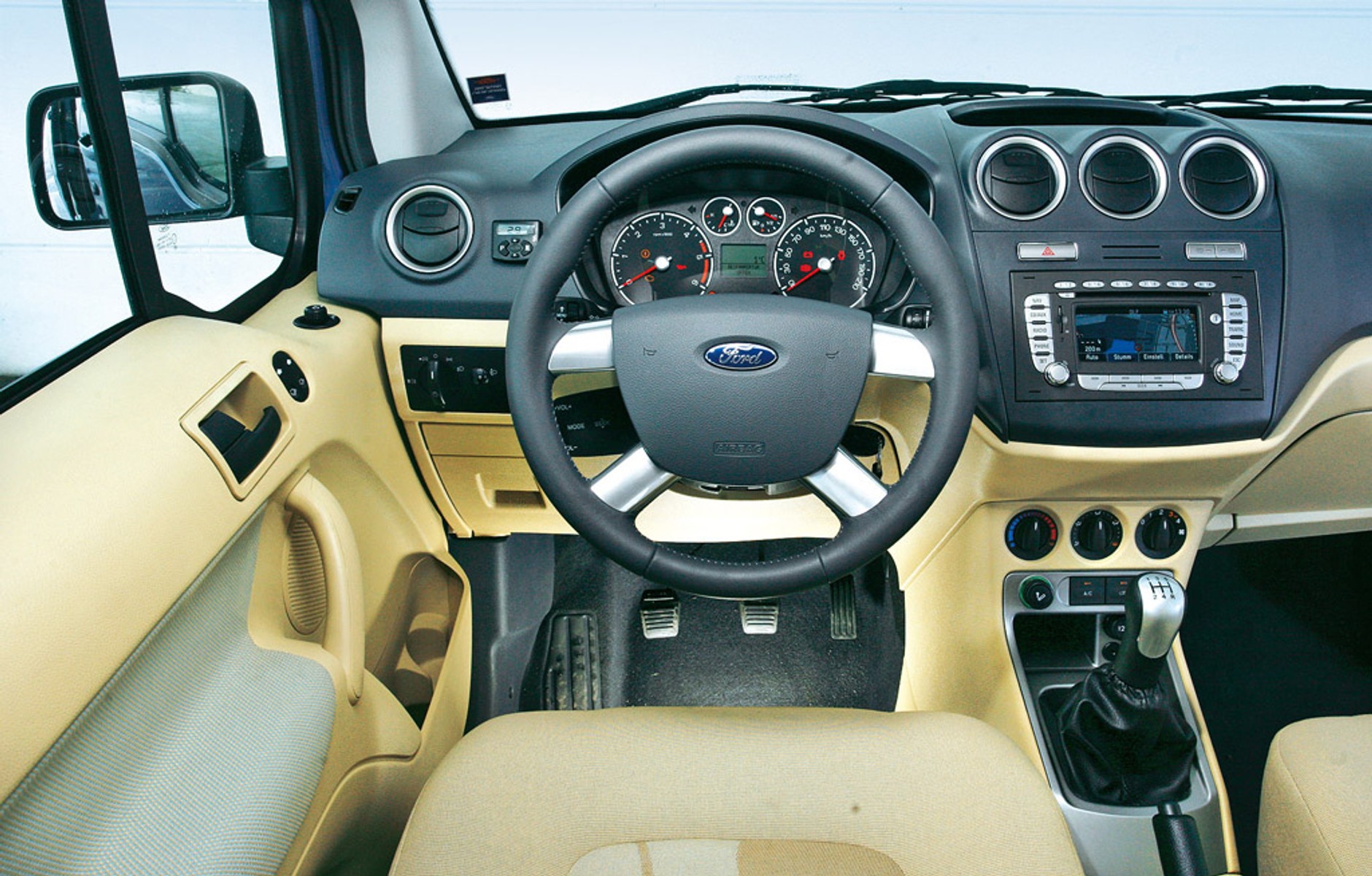 Wielozadaniowcy niczego się nie boją: Ford Tourneo Connect kontra Citroen Berlingo i Fiat Doblo