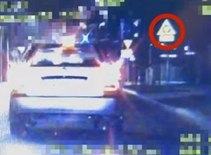 Wsiadła za kierownicę z "promilami". Nie spodziewała się, kogo za chwilę wyprzedzi [WIDEO]