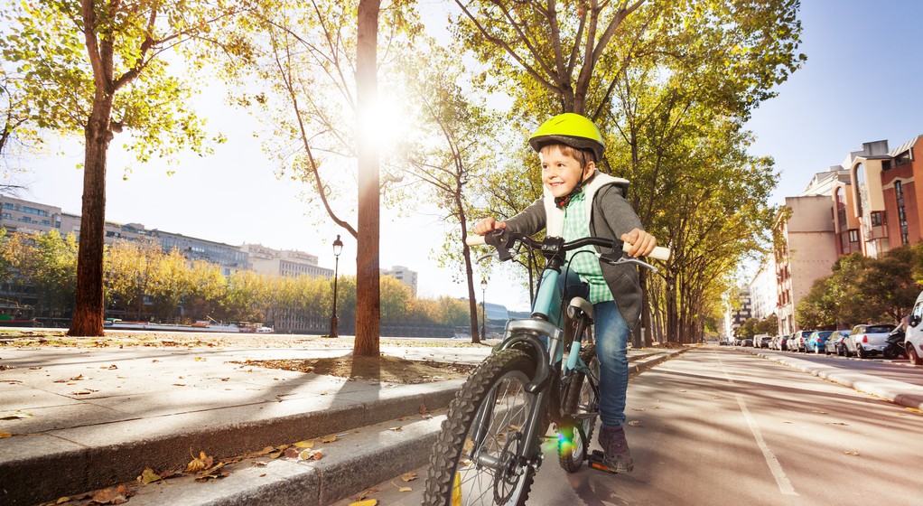 dziecko na rowerze