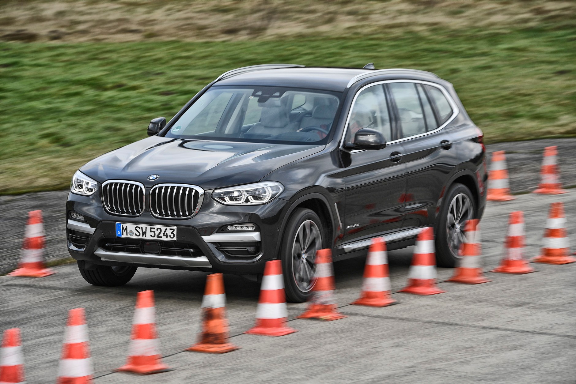 Alfa Romeo Stelvio vs. Audi Q5, BMW X3, Mercedes GLC i Volvo XC60 - 5 wszechstronnych diesli
