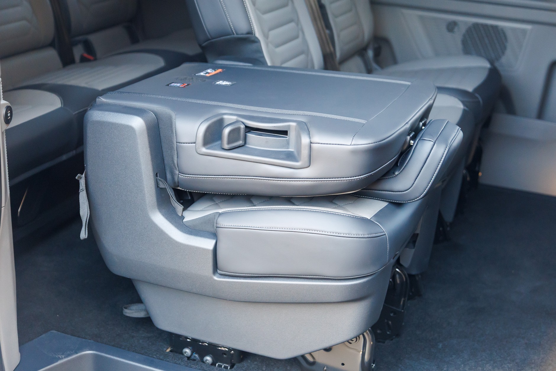 Volkswagen Caravelle T7 EV