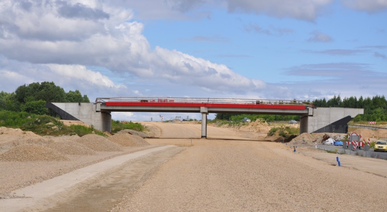 Niedawno wiadukty do rozbiórki, dziś już dobre, a wykonawca żąda 72 mln zł