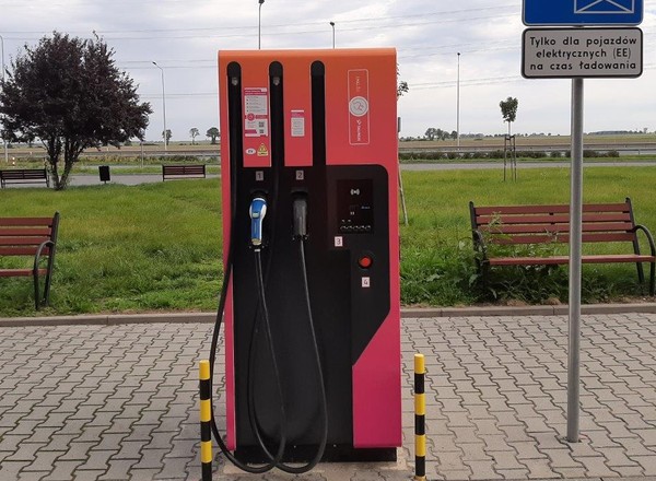 GDDKiA: w 2022 r. powstaną 44 nowe ładowarki oraz "Eko autostrada"