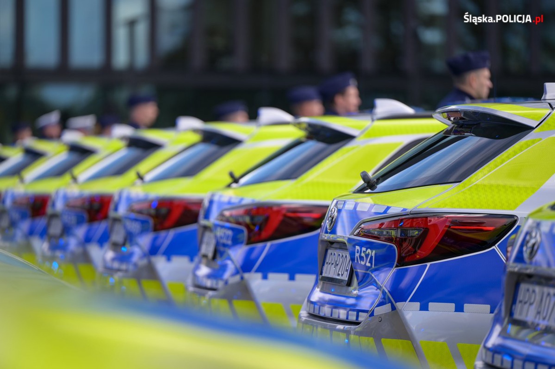 Policjanci ze Śląska dostali nowe radiowozy. Są hybrydowe