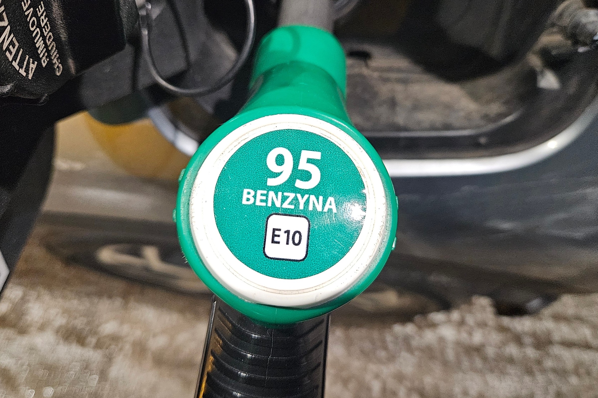 Wraca temat benzyny E10. Pytamy mechaników, do jakich aut nie tankować nowego Pb95