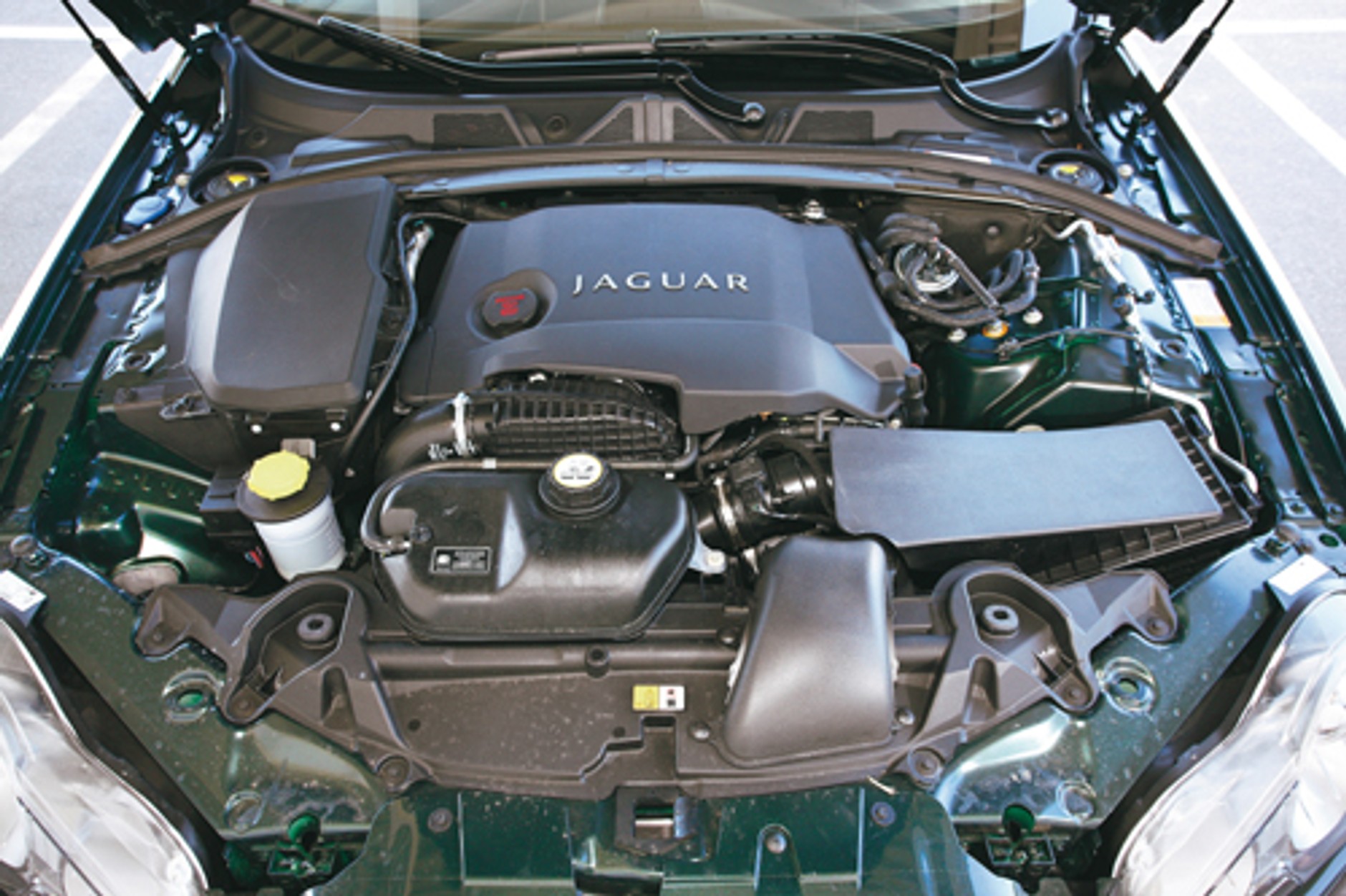 BMW 535d kontra Jaguar XF 3.0 V6 Diesel S: Kto buduje najlepsze sportowe diesle?