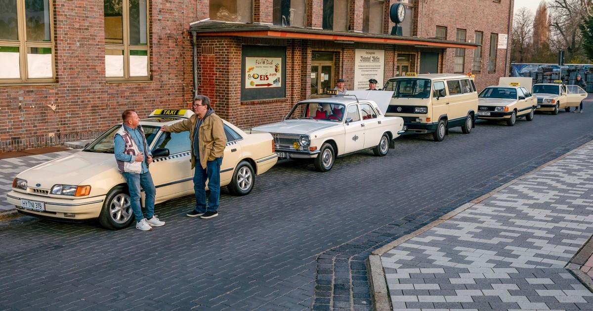 Mercedes 190D kontra Audi 100, VW T#, GAZ- Wołga M 24 i Ford Scorpio. Która klasyczna taksówka jest najlepsza