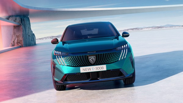 Pierwsze zdjęcia Peugeota E-3008 pokazują, że warto czekać na jego premierę