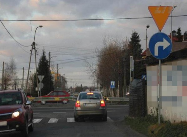 Czy musisz się zatrzymać na takim skrzyżowaniu? Wyjaśniamy