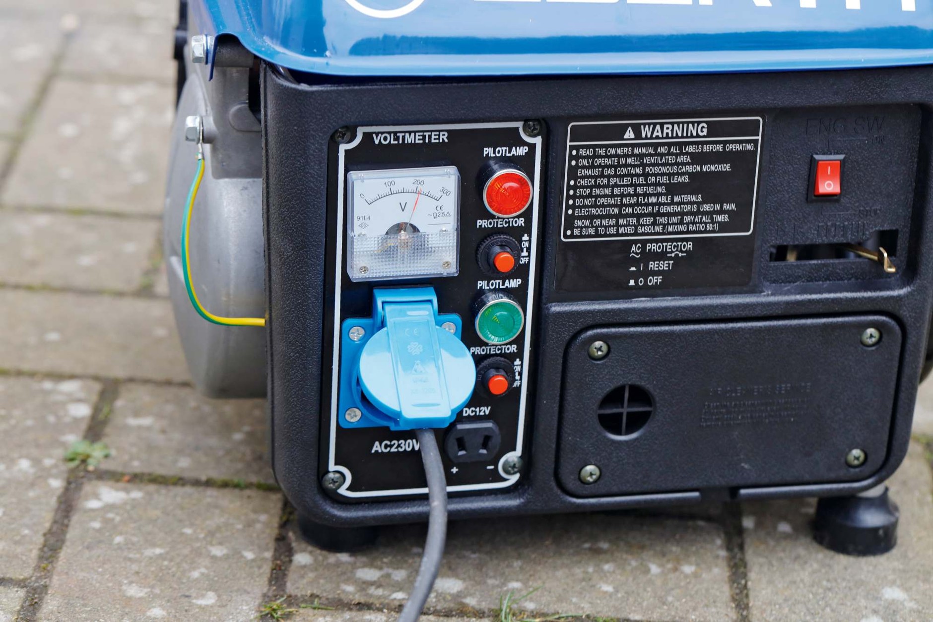 To, że agregat generuje prąd o napięciu zbliżonym do 230 V, nie znaczy wcale, że da się z jego pomocą zasilić ładowarkę samochodu elektrycznego.