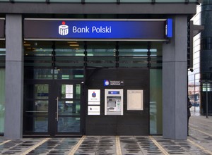 Rekompensaty za stare książeczki PKO. Opłaca się jej poszukać w domu