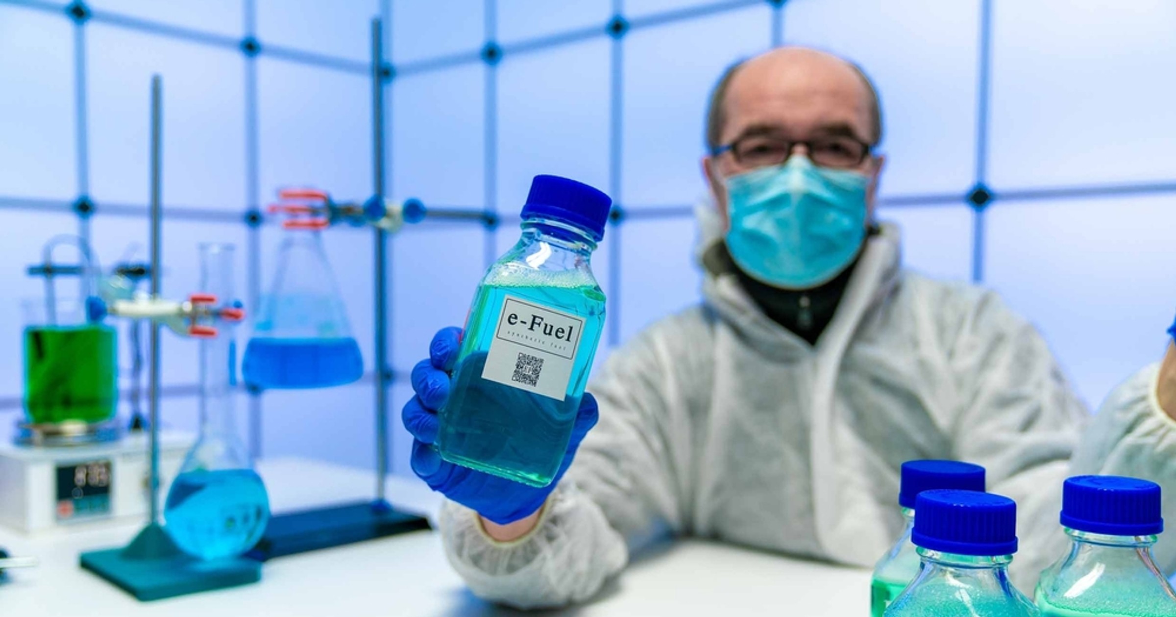 Cena produkowanego w laboratorium e-paliwa wynosi około 4,50 euro za litr