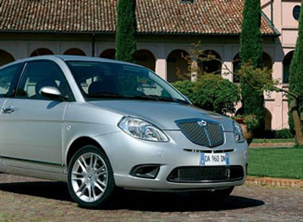 Lancia uczci w Paryżu stulecie marki nowym modelem Ypsilon