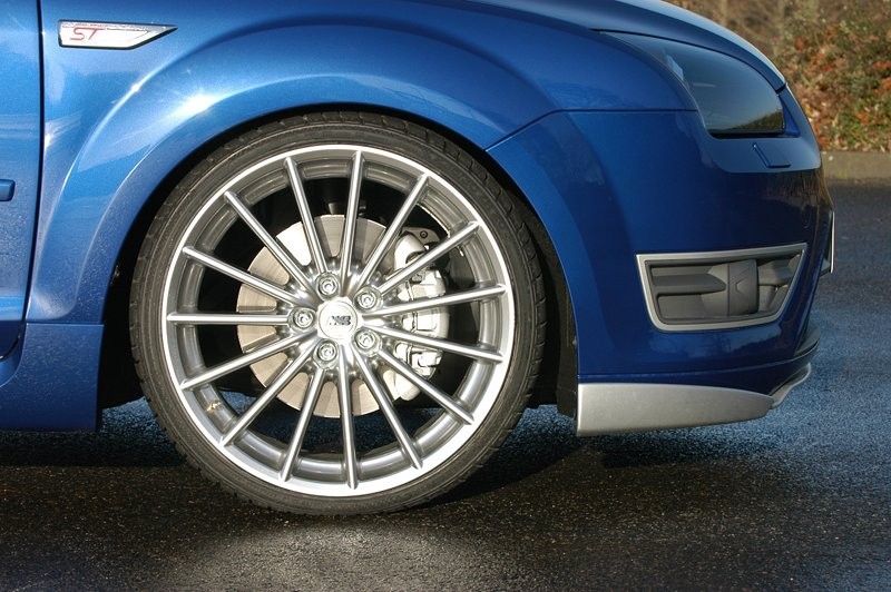 Ford Focus ST Race: fabryczny pakiet optyczny