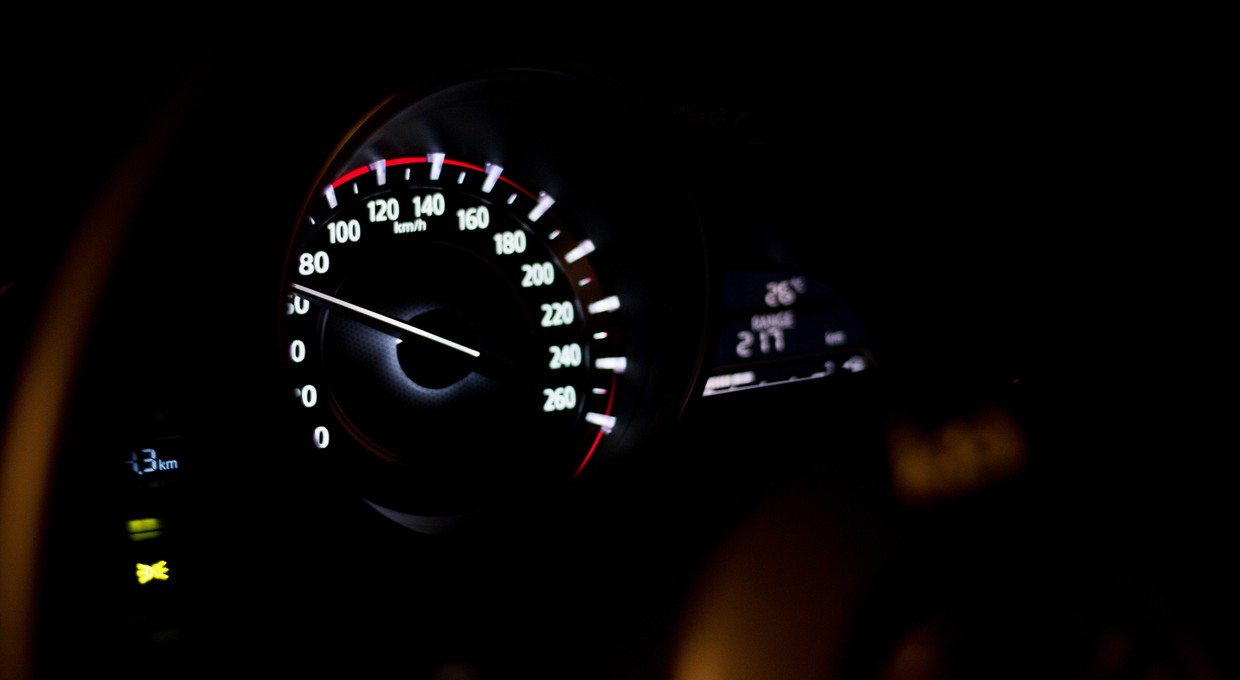 Ciągle tak jeździsz w nocy? Ten przepis nie obowiązuje już od czterech lat