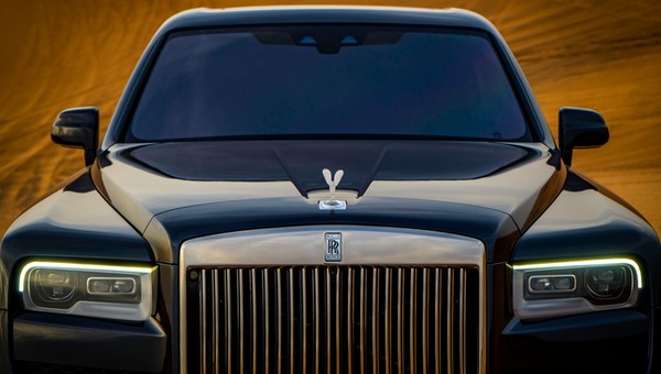 Pandemia, kryzys? Nie przeszkodziły Rolls-Royce'owi w pobiciu rekordu sprzedaży
