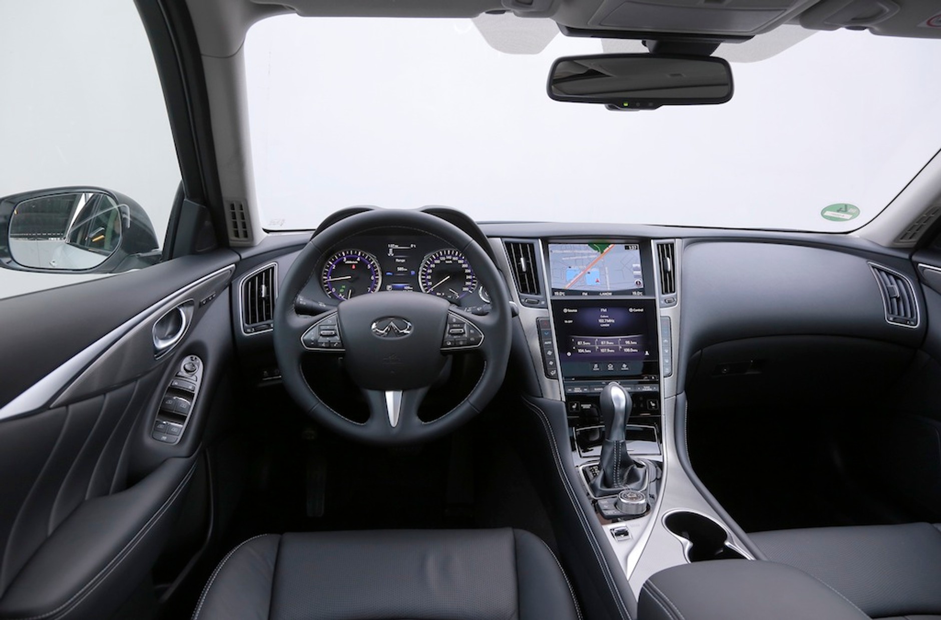 Test Infiniti Q50 2.2d