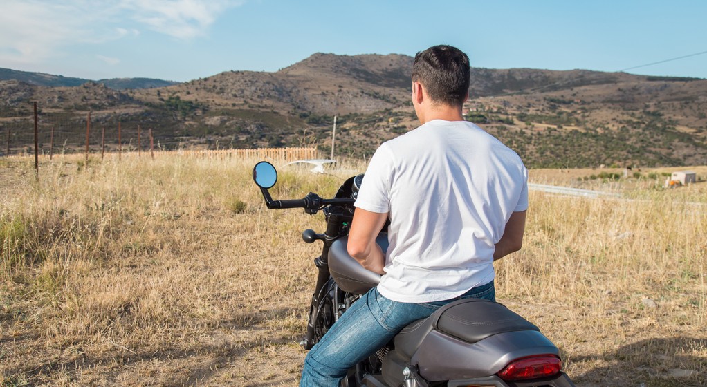 Grecja wprowadza wyższe mandaty za jazdę motorami i skuterami bez kasku