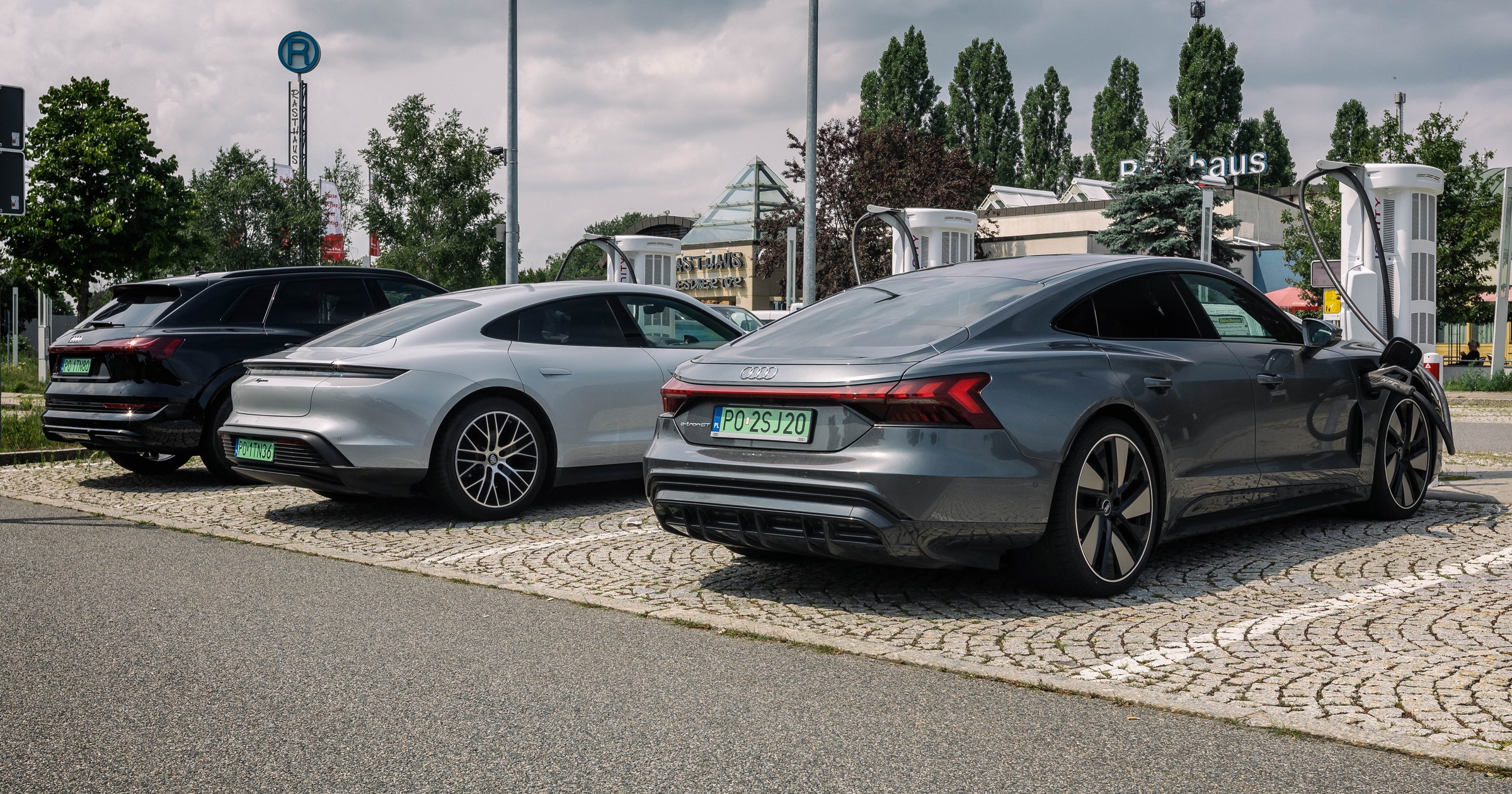Elektromobilność Alpy Audi e-Tron S Audi e-Tron GT Porsche Taycan