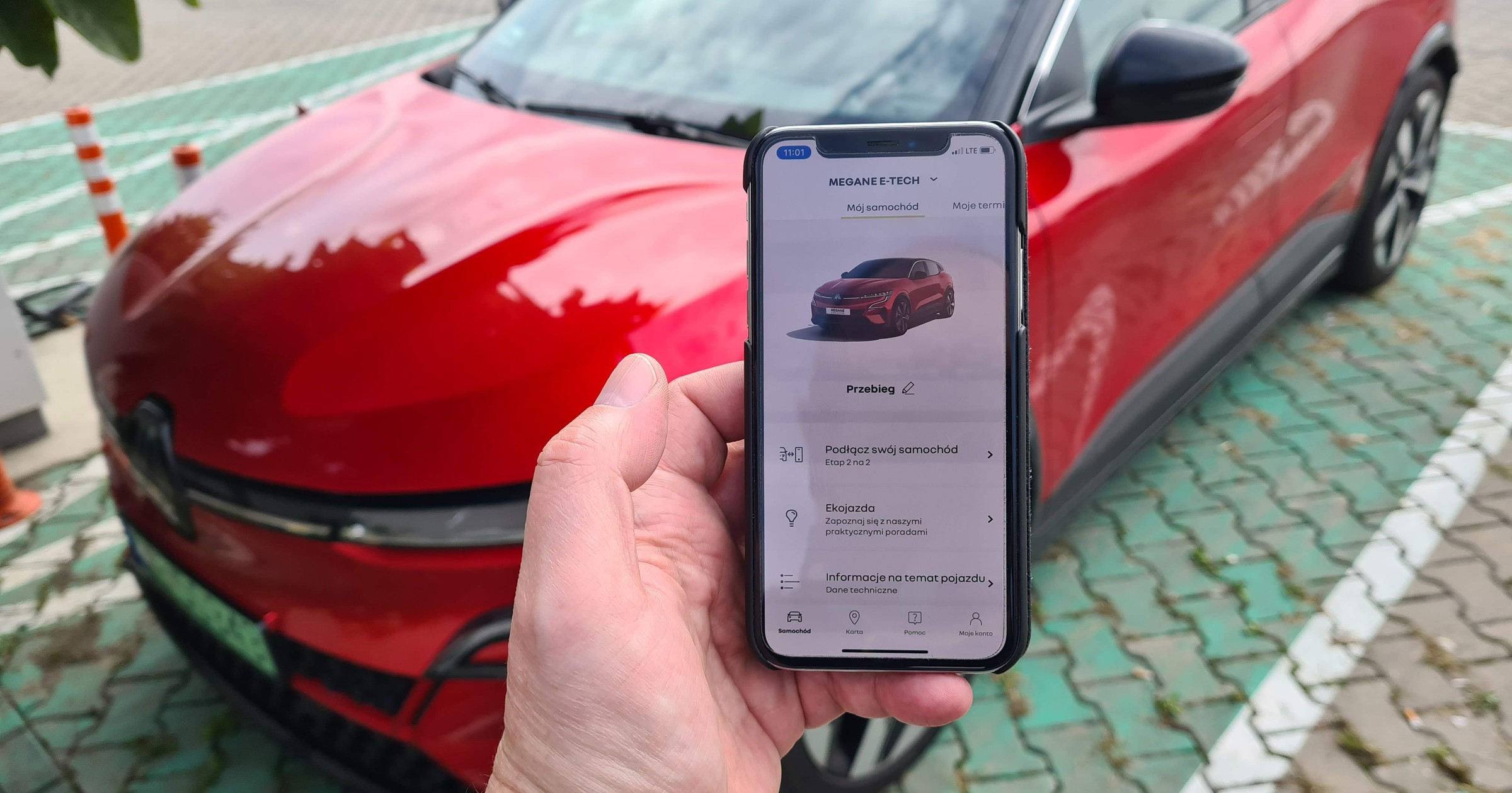 Terminy przeglądów w elektrycznym Renault Megane E-Tech można sprawdzić w aplikacji