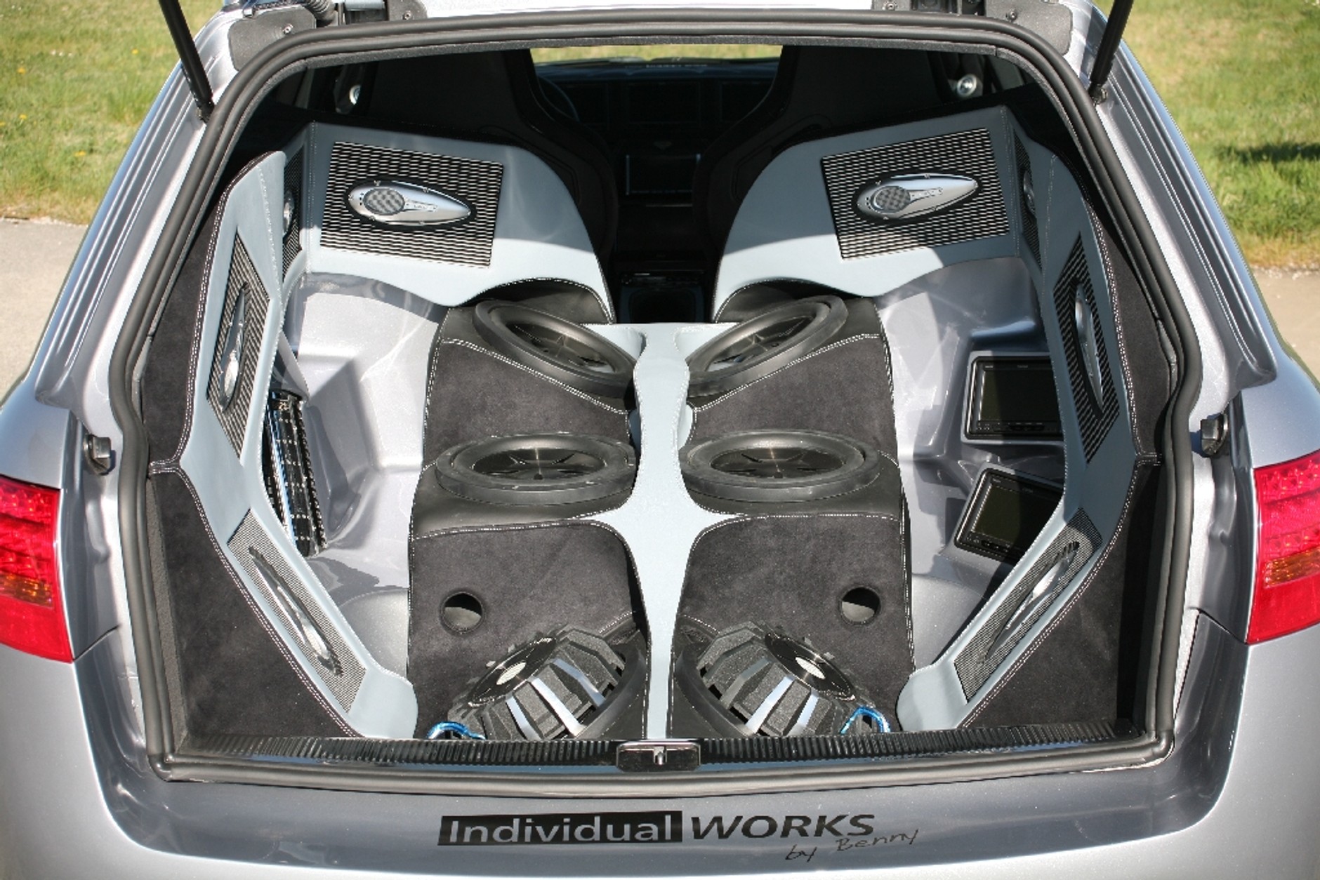 Audi A6 z systemem Clariona