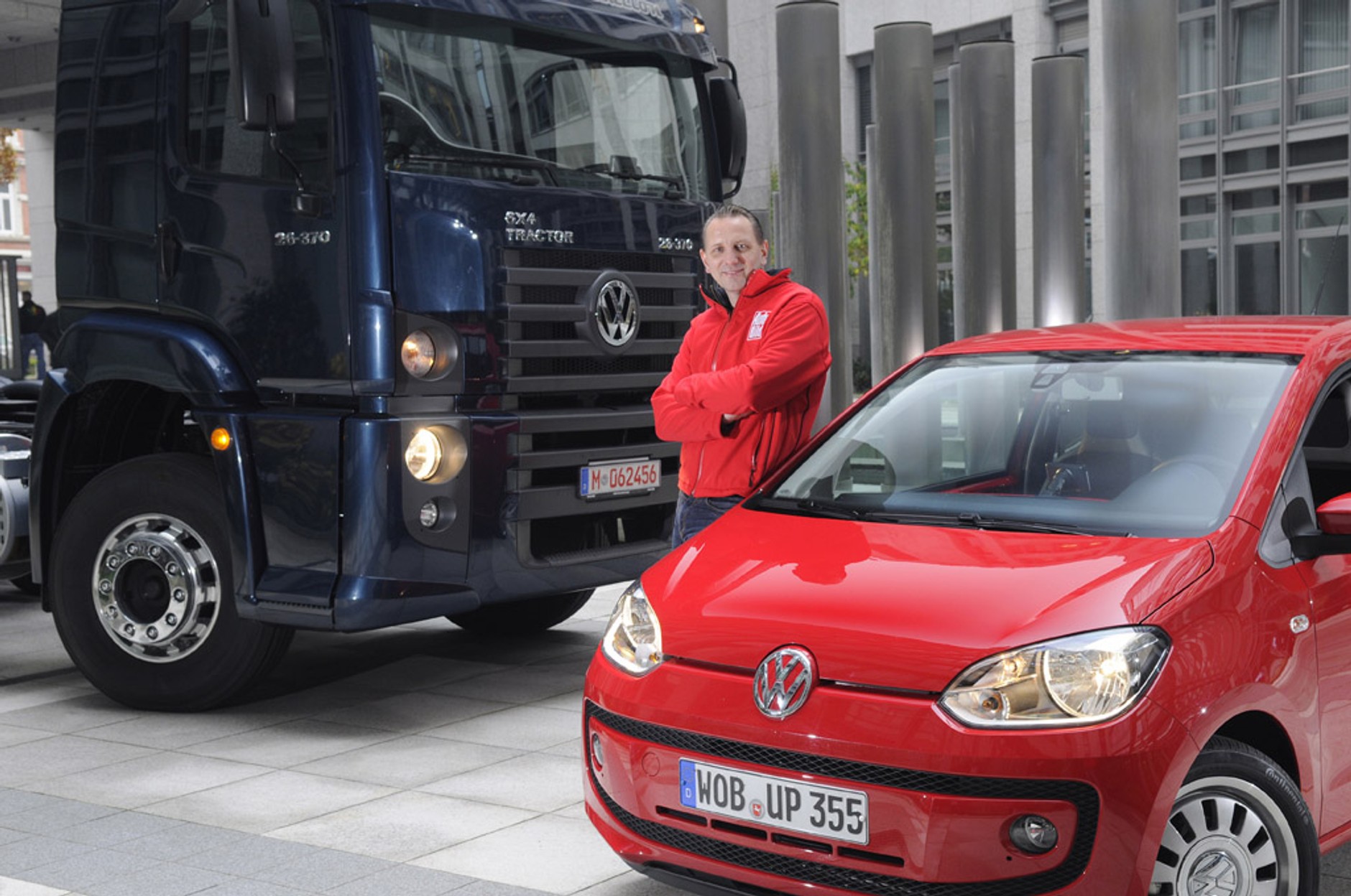 Porównanie skrajności: Volkswagen UP! kontra ciężarówka