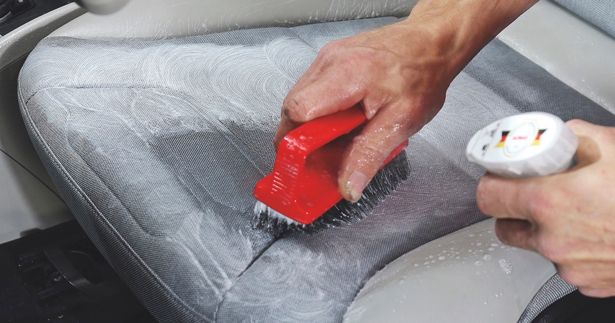 Tapicerka materiałowa - usuwanie plam