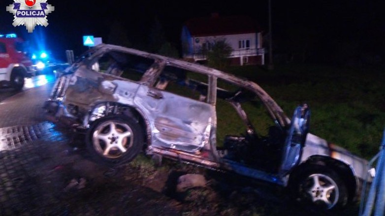 Kierowca doprowadził do kolizji, a następnie podpalił swoje Subaru